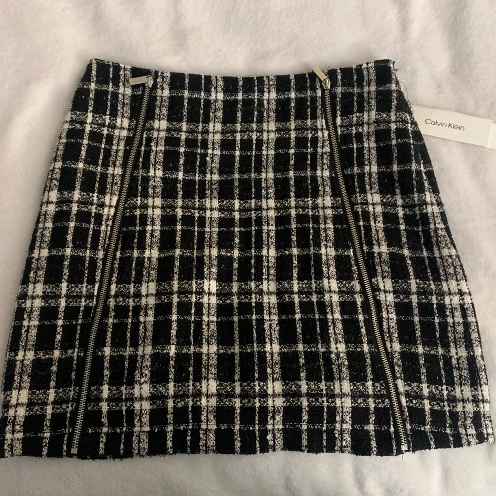 Calvin Klein NWT Black & White Plaid Tweed Metallic Sparkle Zipper Mini Skirt 6 - Picture 11 of 15